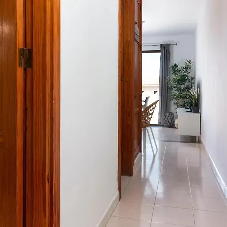 Lägenhet New* With Terrace And Sea Views