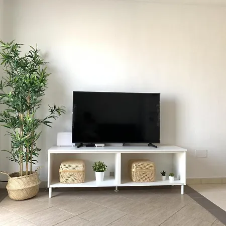 Lägenhet New* With Terrace And Sea Views